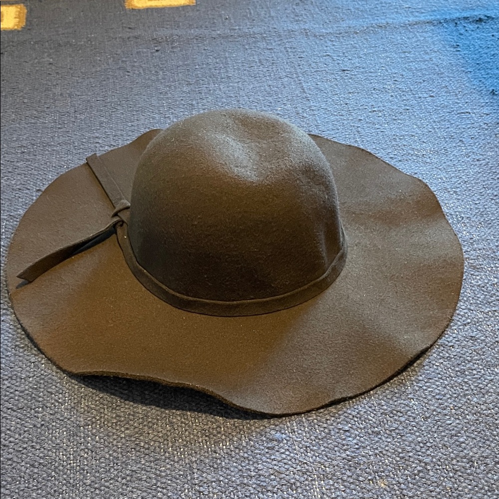 Chic Black Floppy Hat
